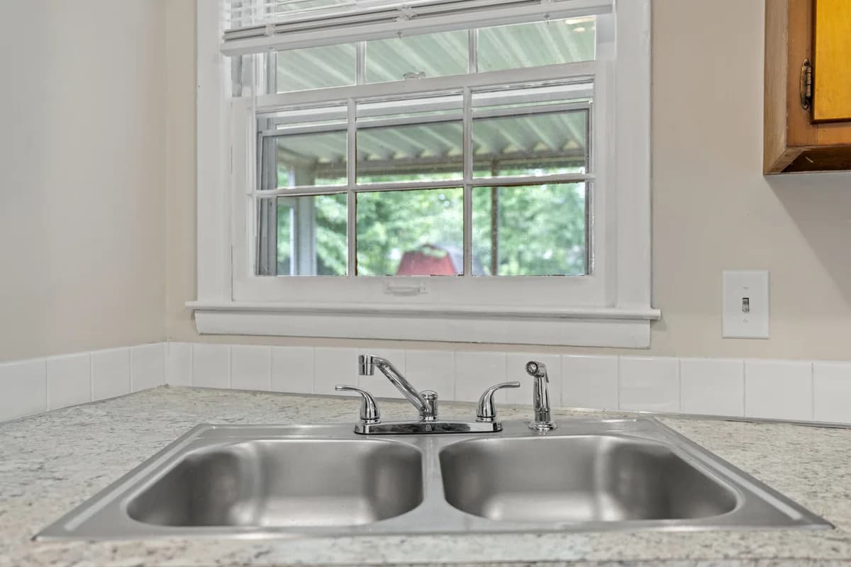 Lexington apartments for rent - Property image - 3560 Lansdowne Drive - 3