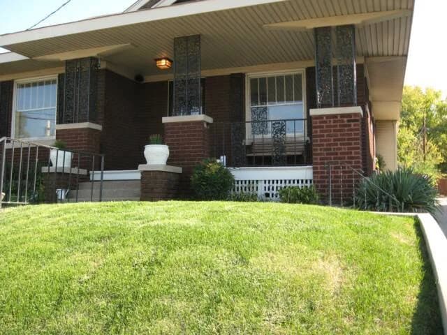 Lexington apartments for rent - Property image - 860 South Broadway - 1
