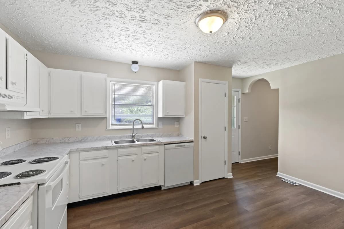 Lexington apartments for rent - Property image - 1222 Trent Boulevard - 3