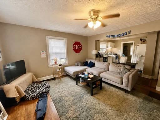 Lexington apartments for rent - Property image - 715 Golfview Drive - 3