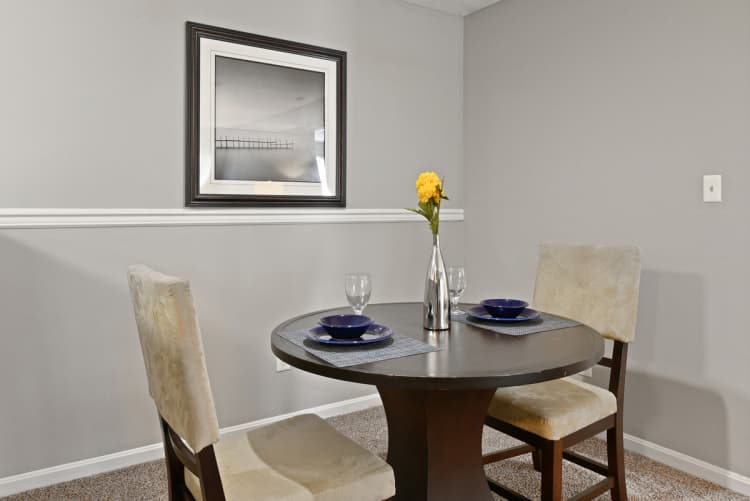 Lexington apartments for rent - image - Patchen Oaks Apartments - Dining Area