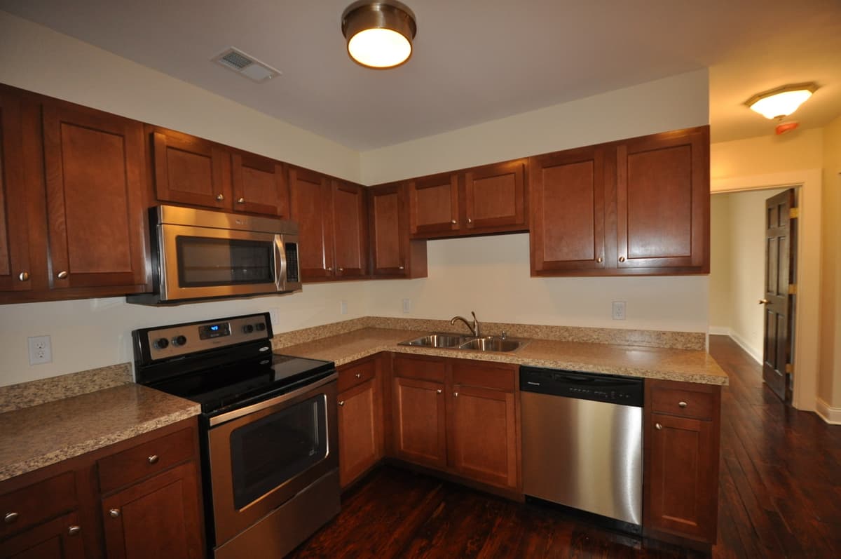 Lexington apartments for rent - Property image - 621 Golfview Drive - Charismatic - 3