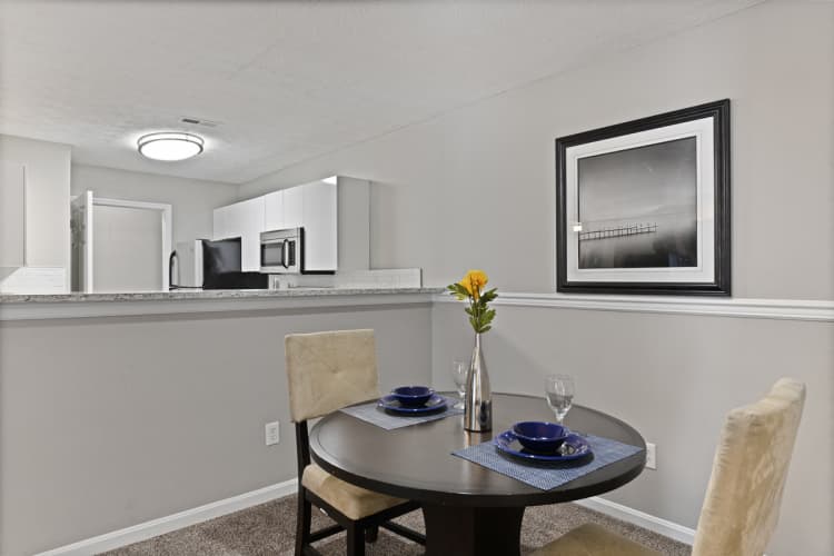 Lexington apartments for rent - image - Patchen Oaks Apartments - Dining Area