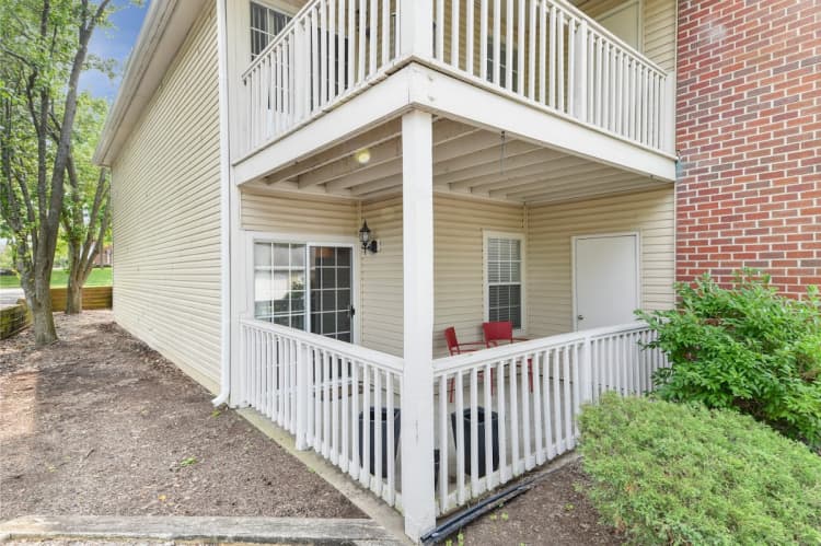 Lexington apartments for rent - image - Patchen Oaks Apartments - Large Patios and Balconies
