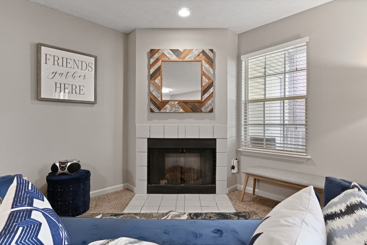 Lexington apartments for rent - image - Patchen Oaks Apartments - Fireplaces