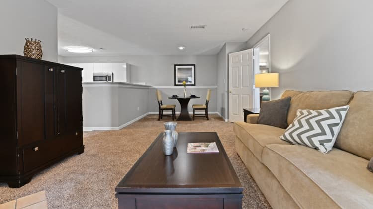 Lexington apartments for rent - image - Patchen Oaks Apartments - Large Living Spaces