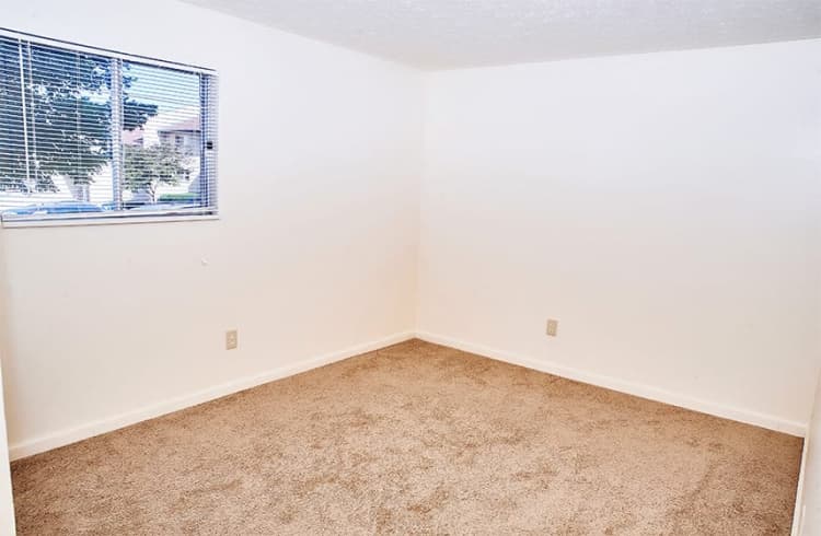 Lexington apartments for rent - image - guest bedroom_web.jpg