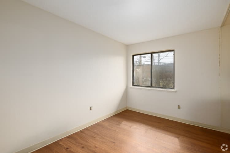 Lexington apartments for rent - image - mount-tabor-townhouses-lexington-ky-2br-1ba---700sf---second-bedroom.jpg