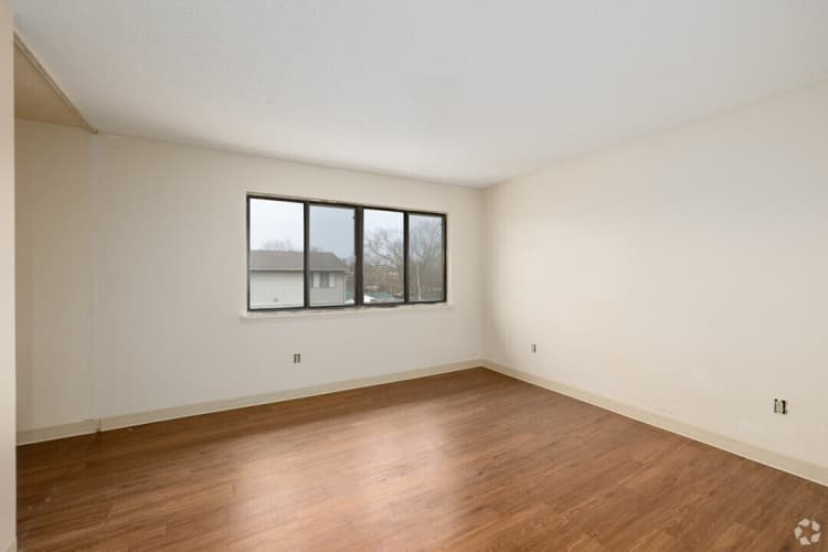 Lexington apartments for rent - image - mount-tabor-townhouses-lexington-ky-2br-1ba---700sf---first-bedroom.jpg