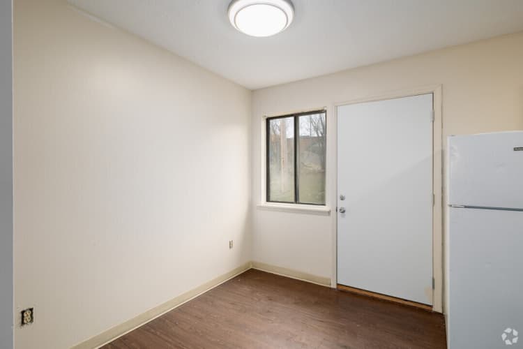 Lexington apartments for rent - image - mount-tabor-townhouses-lexington-ky-2br-1ba---700sf---dining-area.jpg