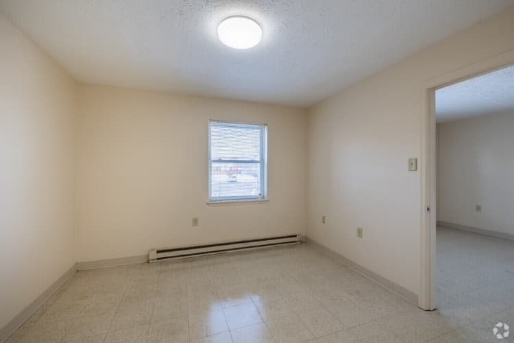 Lexington apartments for rent - image - walnut-hill-apartments-lexington-ky-1br-1ba---550sf---710---bedroom.jpg
