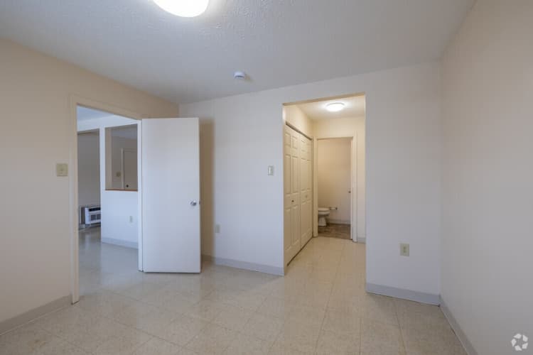 Lexington apartments for rent - image - walnut-hill-apartments-lexington-ky-1br-1ba---550sf---710---bedroom (1).jpg