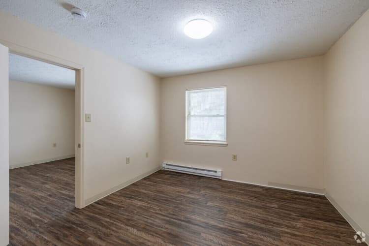 Lexington apartments for rent - image - walnut-hill-apartments-lexington-ky-1br-1ba---550sf---713---bedroom.jpg