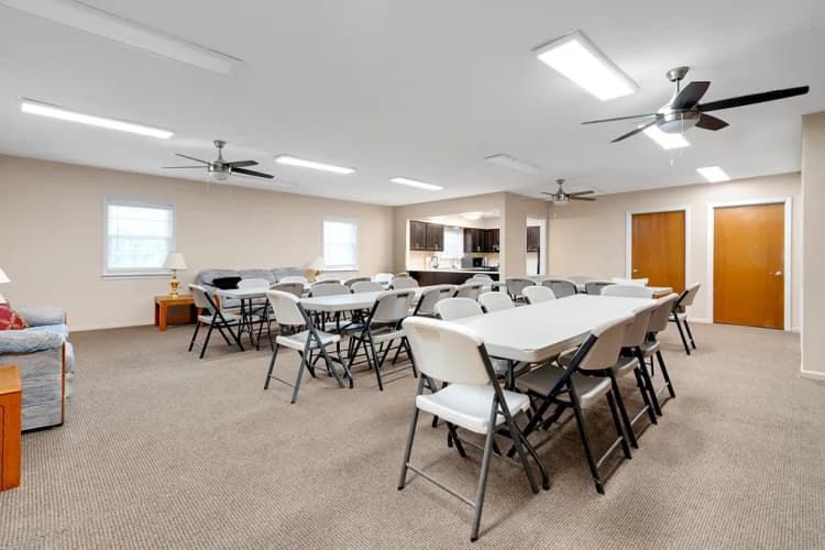 Lexington apartments for rent - image - community-room-briarwood-apartments-lexington.webp