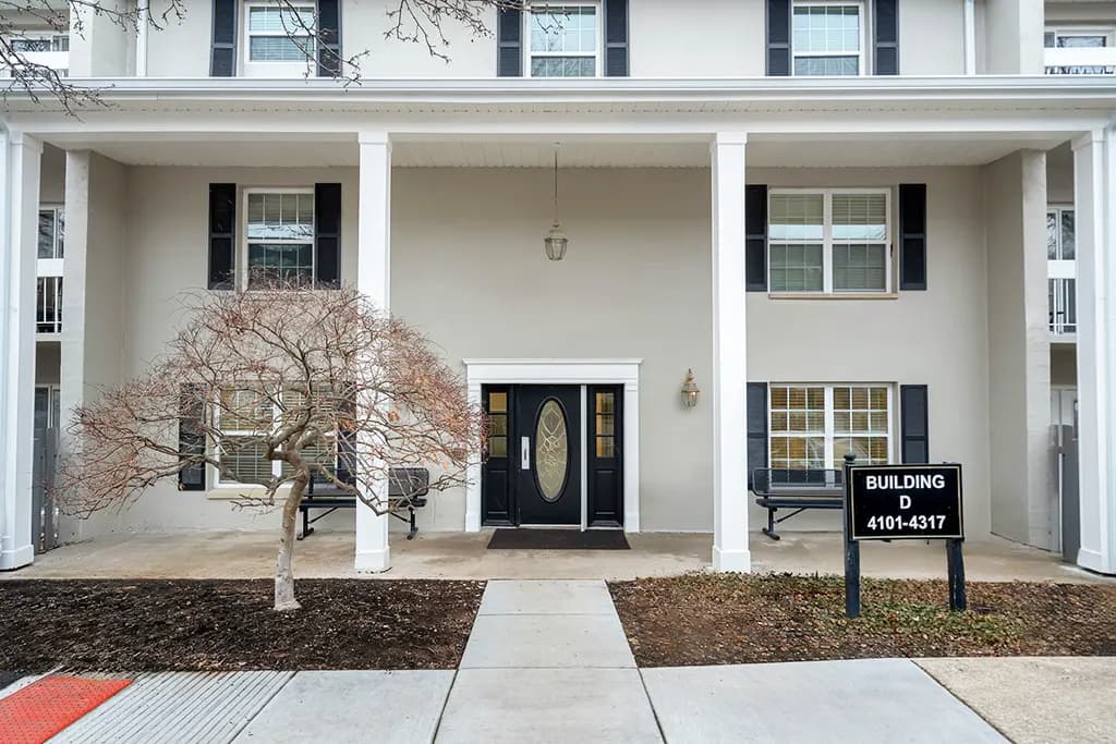 Lexington apartments for rent - image - building-exterior-briarwood-apartments-lexington.webp