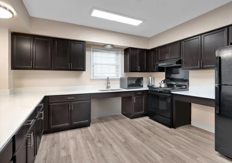 Lexington apartments for rent - image - community-room-kitchen-briarwood-apartments-lexington.webp