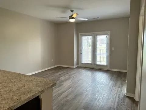 Lexington apartments for rent - image - imgi_14_Picture5-800h.webp
