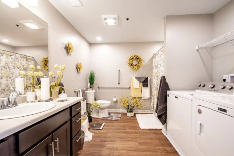 Lexington apartments for rent - image - imgi_4_Unit+Bathroom+2-1920w.webp