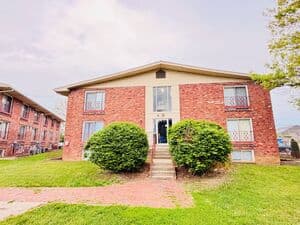 Lexington apartments for rent - Property image - 208 Lakeshore Drive - 1