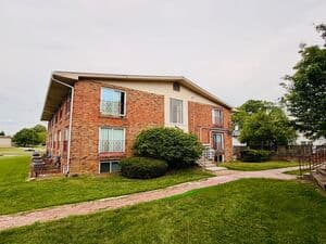 Lexington apartments for rent - Property image - 208 Lakeshore Drive - 2