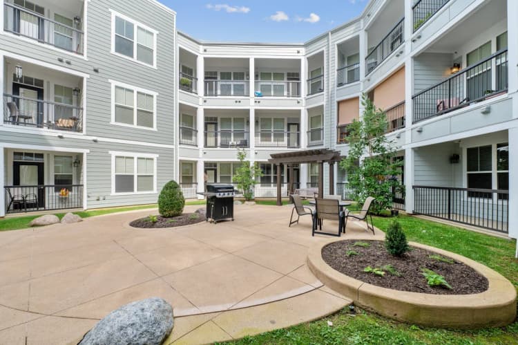 Lexington apartments for rent - image - Communal Outdoor Area