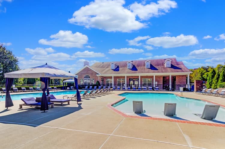 Lexington apartments for rent - image - Sun-soaked days and refreshing dips await