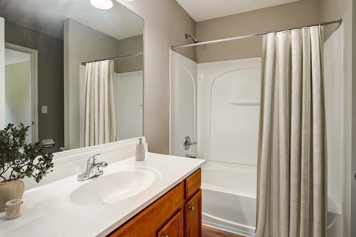 Lexington apartments for rent - image - Bathroom with Bathrub