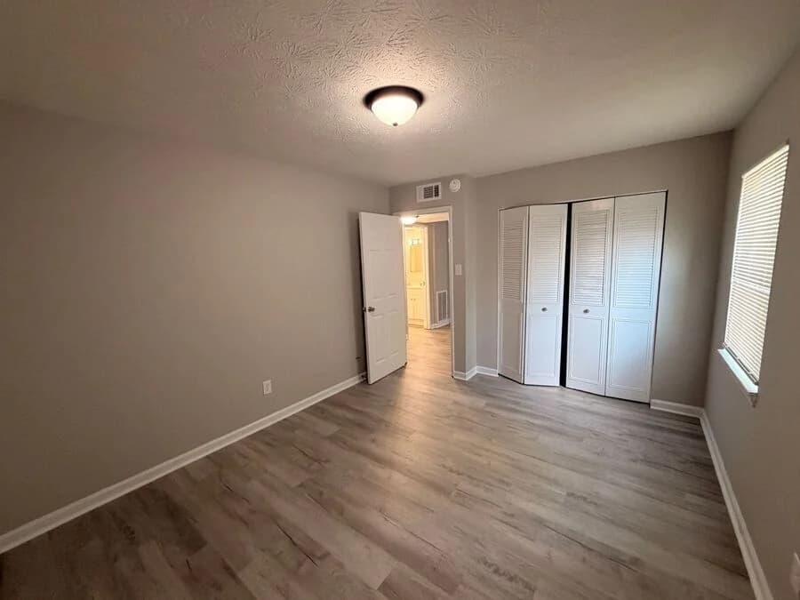 Lexington apartments for rent - Property image - 2066 Fairmont Court - - 3