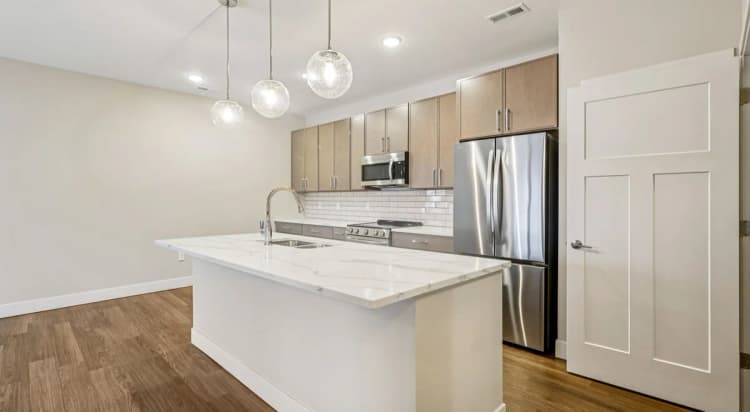 Lexington apartments for rent - image - 5-web-or-mls-939-Rosemary-Ave-Unit-312-S0502-005-2eeb78508e489e07d0a56307321871b8.jpg