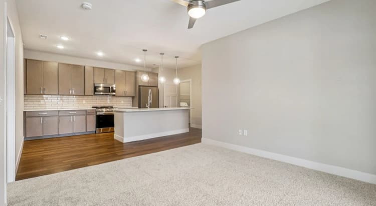 Lexington apartments for rent - image - 2-web-or-mls-939-Rosemary-Ave-Unit-312-S0502-002-bd2118fd81086b7268408710b701a90b.jpg