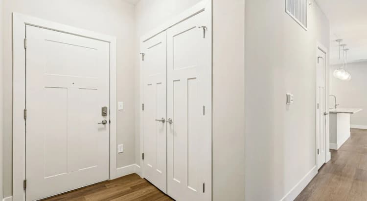 Lexington apartments for rent - image - 34-web-or-mls-939-Rosemary-Ave-Unit-301-S0502-002-a56d5679b8f5370ee468307a1bb27a61.jpg
