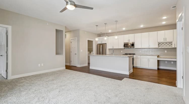 Lexington apartments for rent - image - 38-web-or-mls-939-Rosemary-Ave-Unit-301-S0502-006-b8338aa46643e6f6fc7ba7404a94ec30.jpg