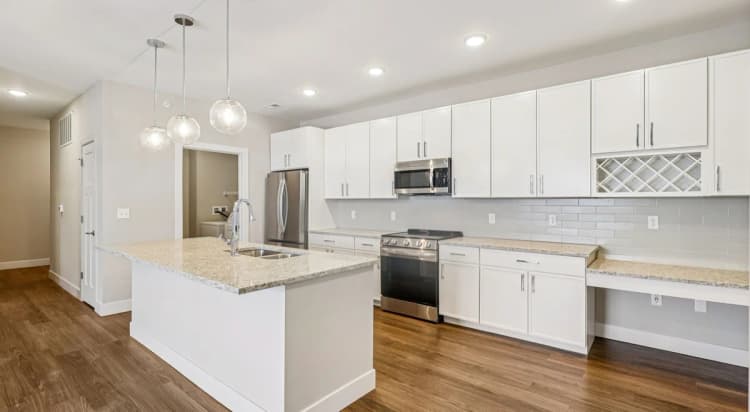 Lexington apartments for rent - image - 45-web-or-mls-939-Rosemary-Ave-Unit-301-S0502-013-3873d96dea55c8e99830a1fa1ffc218c.jpg