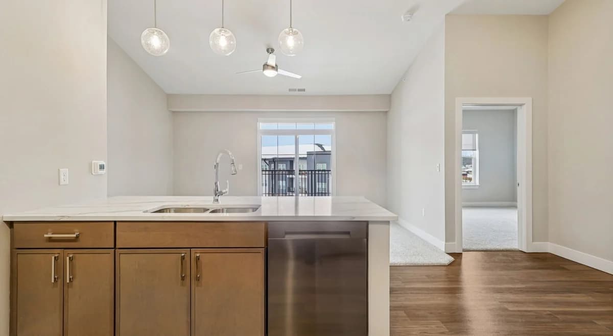 Lexington apartments for rent - image - 76-web-or-mls-939-Rosemary-Ave-Unit-302-S0502-012-18865a40489026588fc606f219adb8a8.jpg