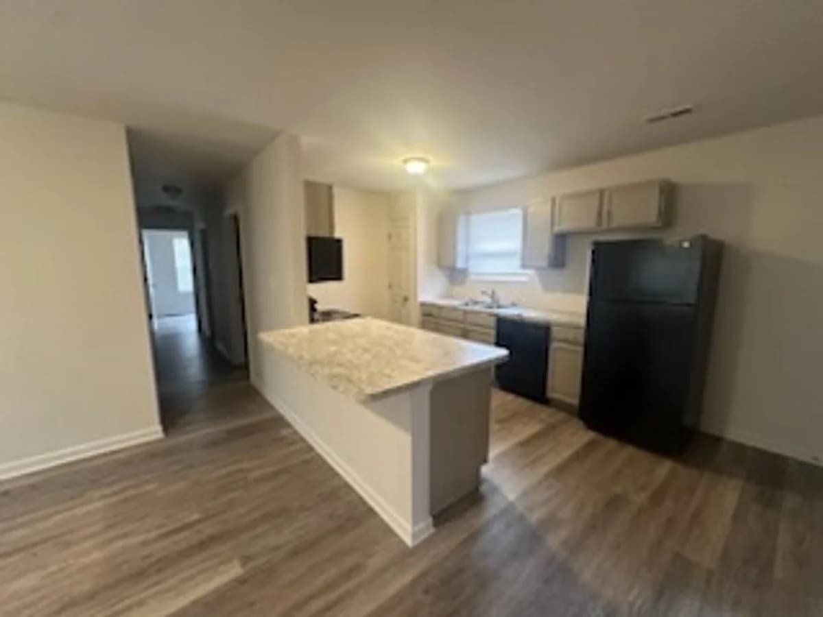 Lexington apartments for rent - Property image - 433 East Maxwell Street - 2
