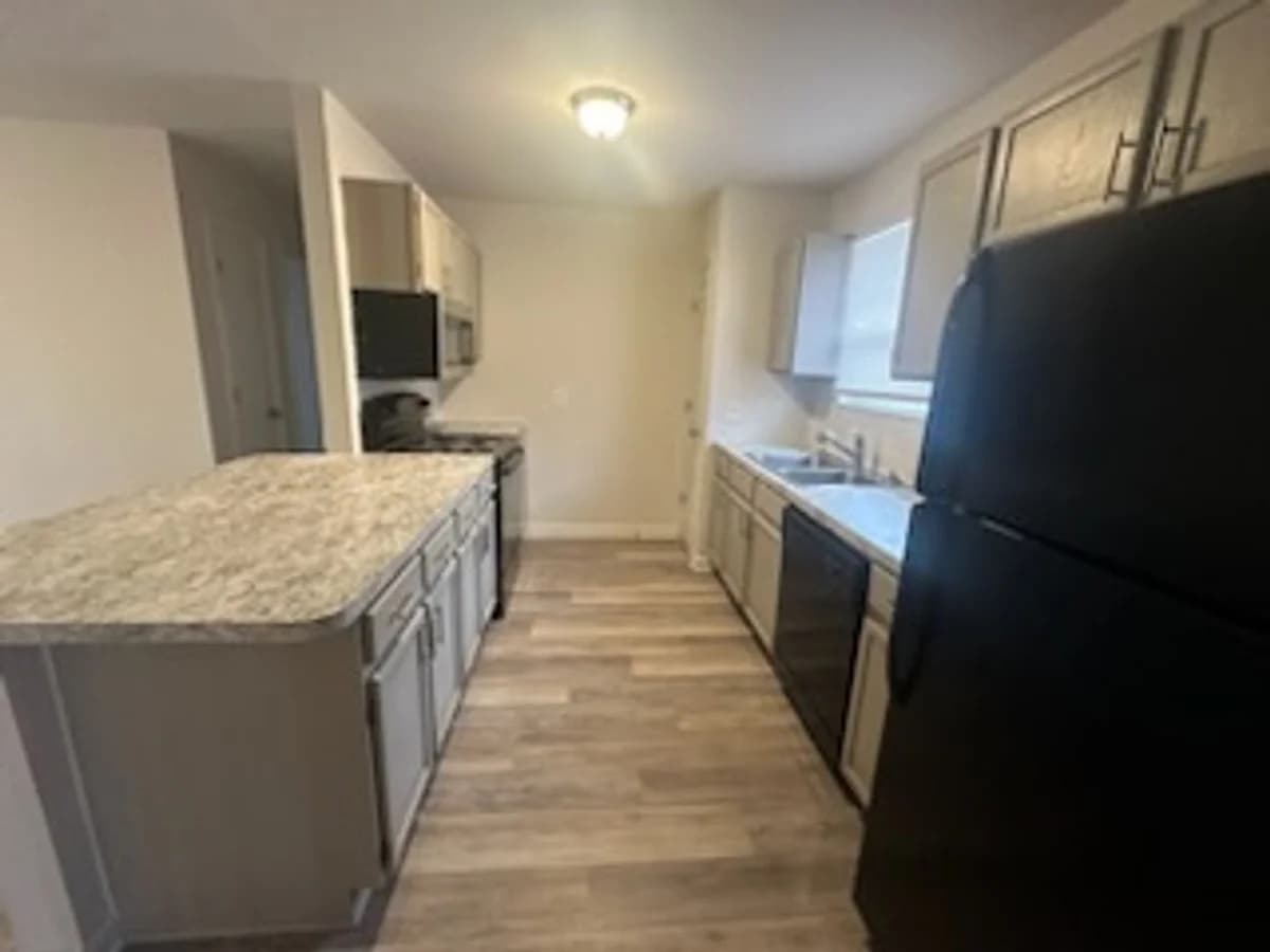 Lexington apartments for rent - Property image - 433 East Maxwell Street - 3