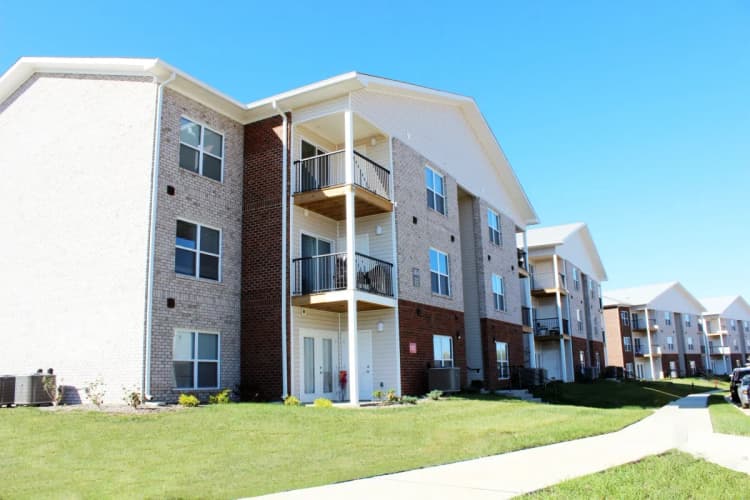 Lexington apartments for rent - image - Oakdale Apartments - Building.webp