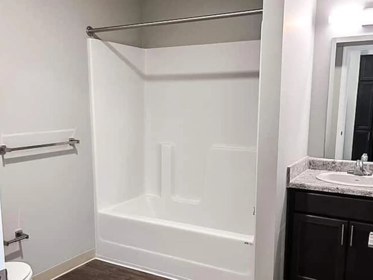 Lexington apartments for rent - image - 330 Newtown Pike - Washroom.jpg