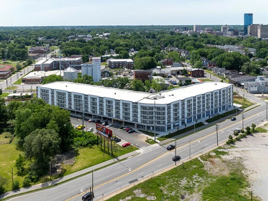 Lexington apartments for rent - image - 330 Newtown Pike - Building.jpg
