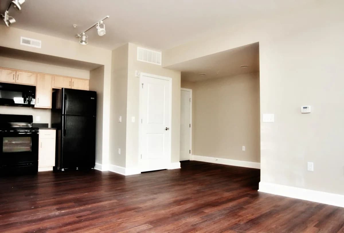 Lexington apartments for rent - image - Parkside Apartments - Hall way.webp
