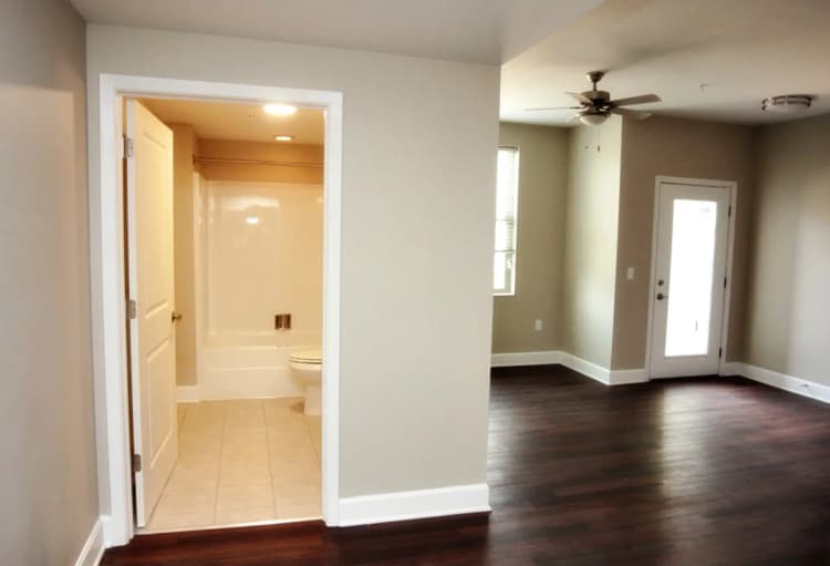 Lexington apartments for rent - image - Parkside Apartments - Washroom.webp