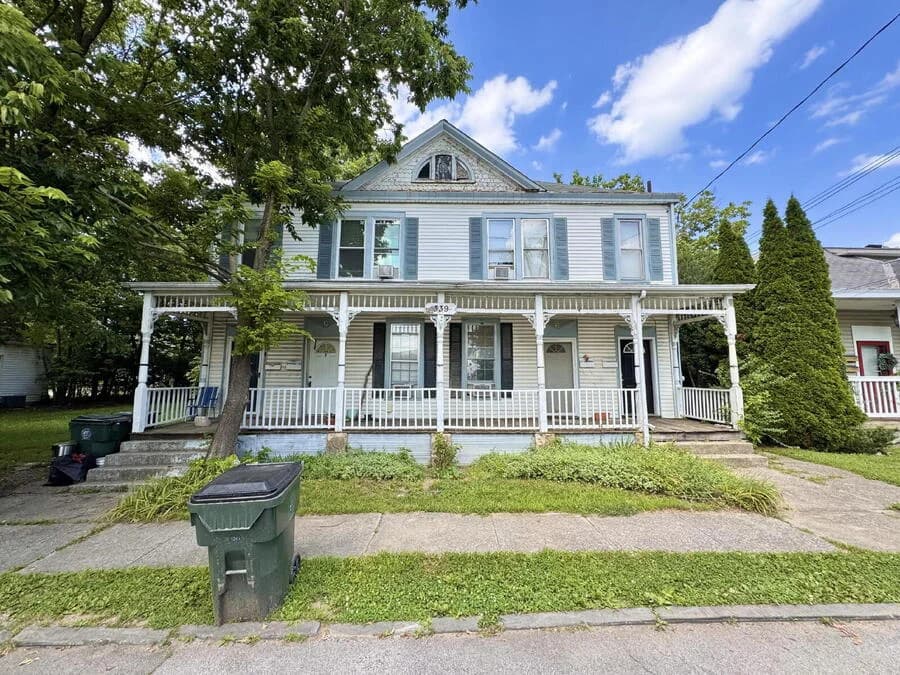 Lexington apartments for rent - Property image - 339 South Broadway Park - 1