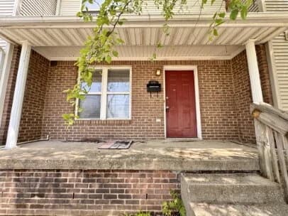 Lexington apartments for rent - Property image - 835 W Maxwell St - 2