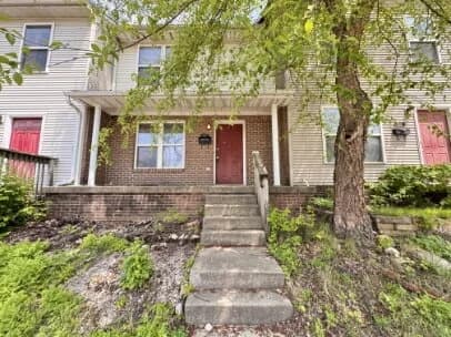 Lexington apartments for rent - Property image - 835 W Maxwell St - 1