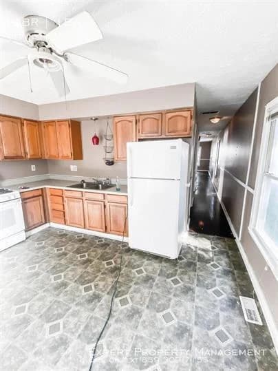Lexington apartments for rent - Property image - 1216 Hammond Avenue - 2