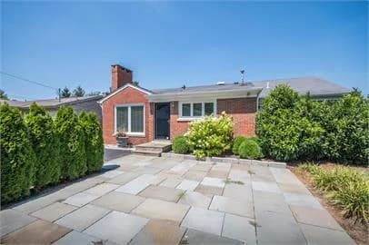 Lexington apartments for rent - Property image - 708 Mount Vernon Drive - 2