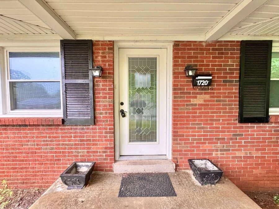 Lexington apartments for rent - Property image - 1720 Traveller Road - 2