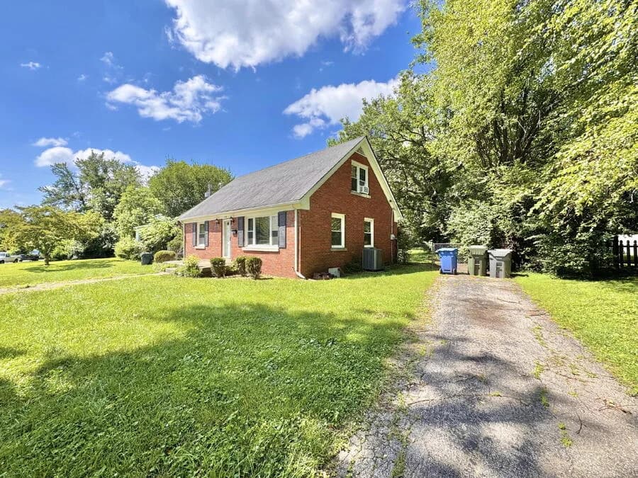 Lexington apartments for rent - Property image - 510 Hill N Dale Road - 2