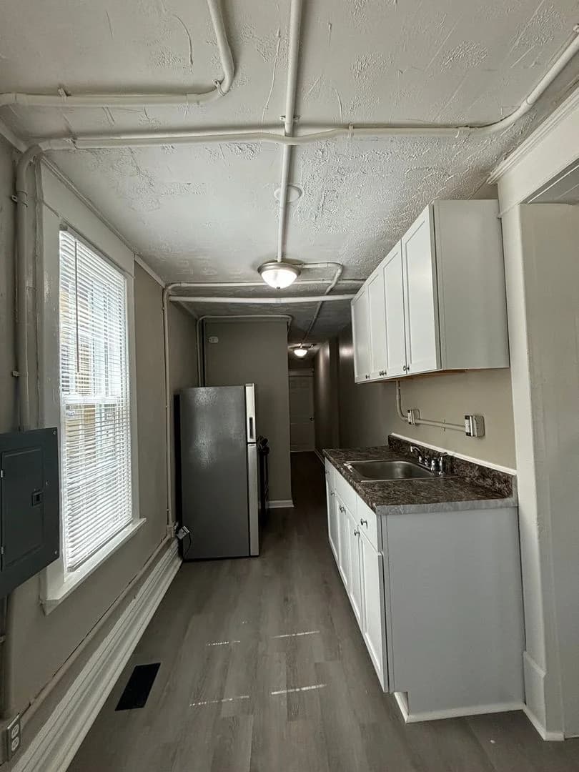 Lexington apartments for rent - Property image - 188 E Loudon ave - 3
