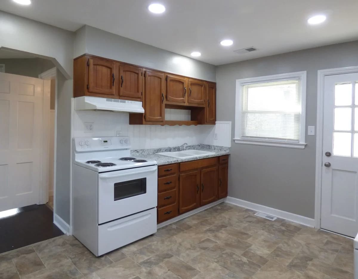 Lexington apartments for rent - Property image - 206 Broadview Dr - 1